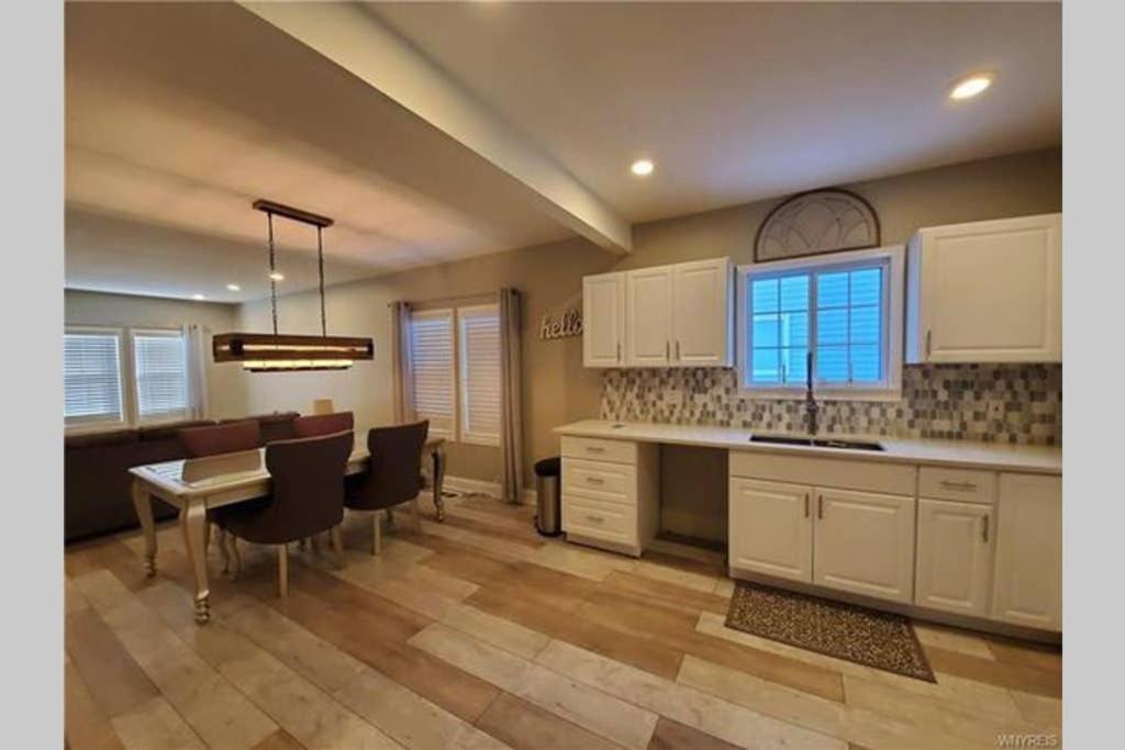 Luxury Private Home In The Heart Of Ниагарски водопад Екстериор снимка