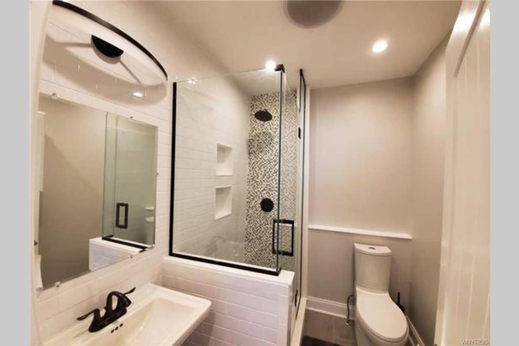 Luxury Private Home In The Heart Of Ниагарски водопад Екстериор снимка