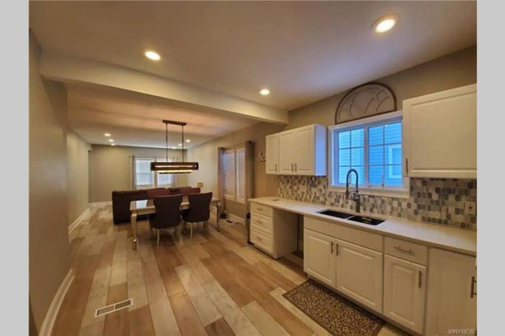 Luxury Private Home In The Heart Of Ниагарски водопад Екстериор снимка